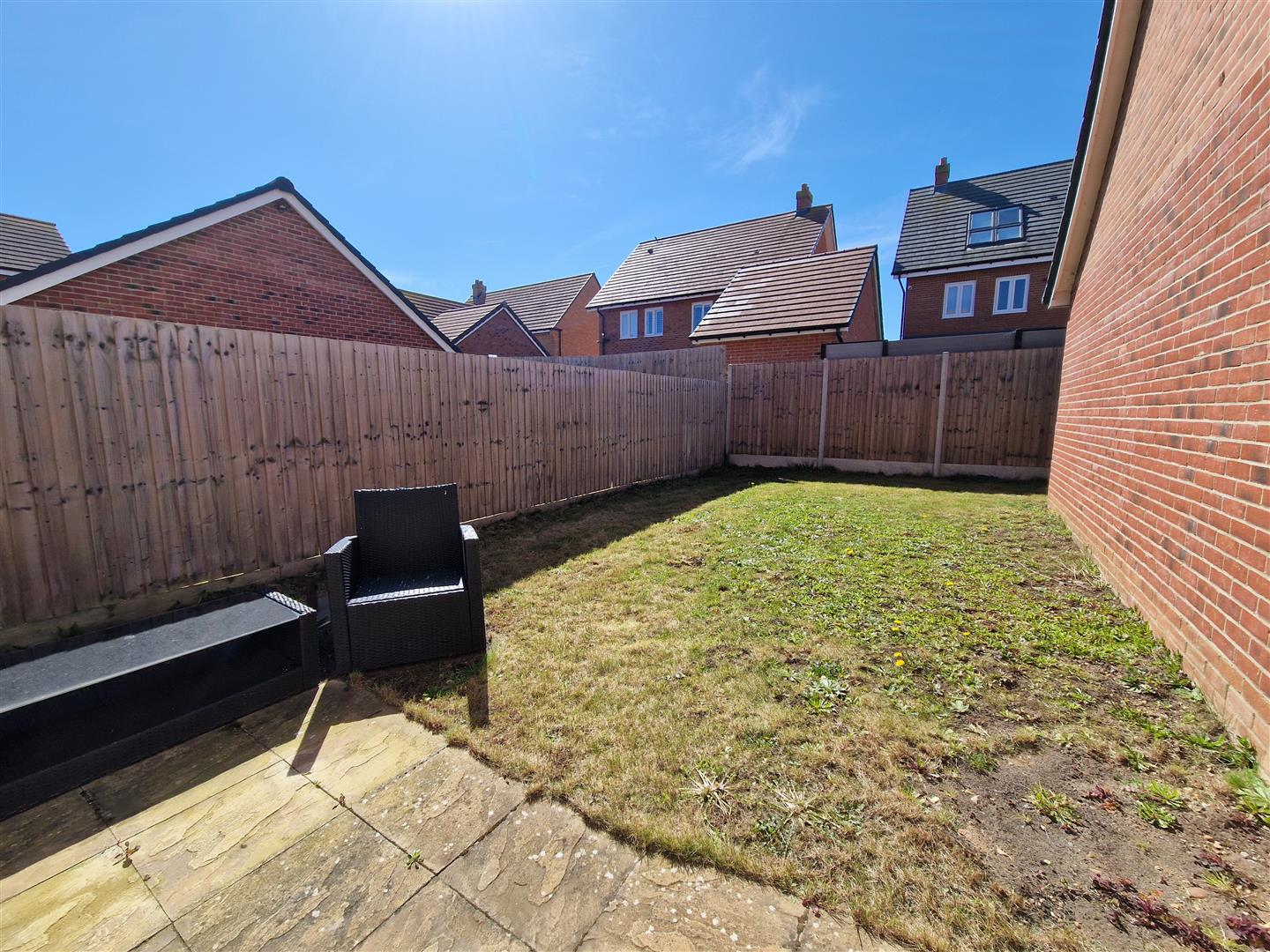 3 bed property in Hovingham Drive, Bedford